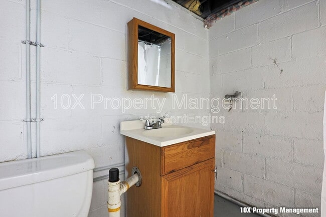 Building Photo - 1717 E Frankfort St