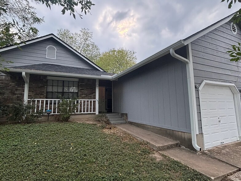 Front - 11602 April Dr