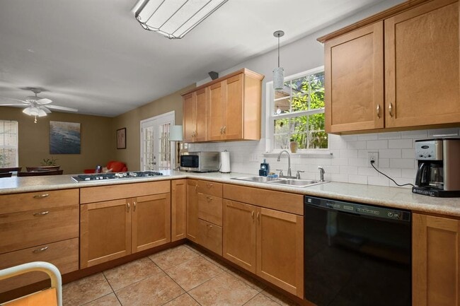Building Photo - 1713 Deerfield Dr