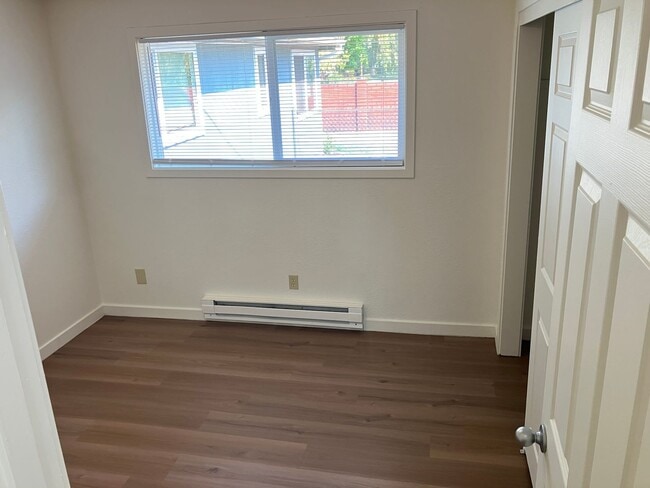 Building Photo - 395 Darla Ct