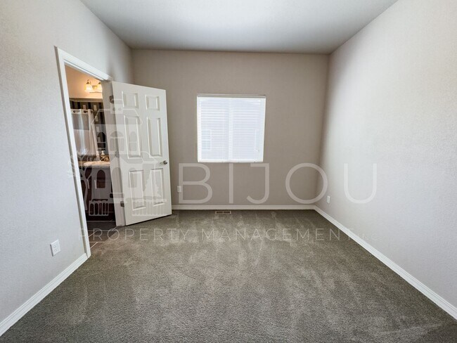 Building Photo - 3760 Scott Ln