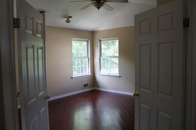 Building Photo - 85 Crenshaw Dr