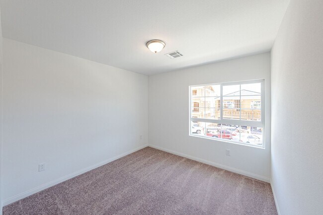 Building Photo - Fantastic two-story single-family house