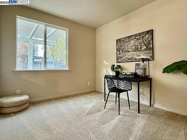 Building Photo - 3017 Roslyn Dr