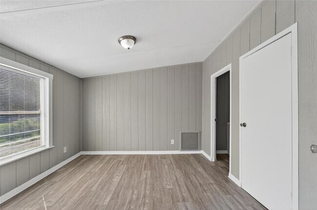 Building Photo - 39256 Lizabeth Cir