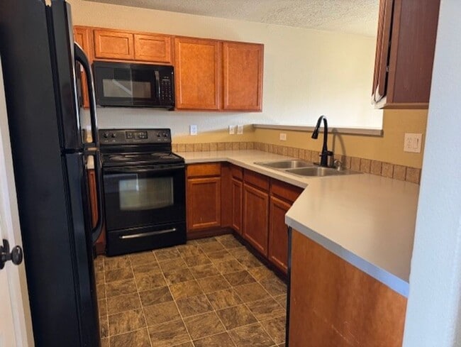 Building Photo - Duplex SW Redmond