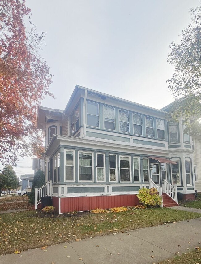 Primary Photo - 461/501 Walnut Street