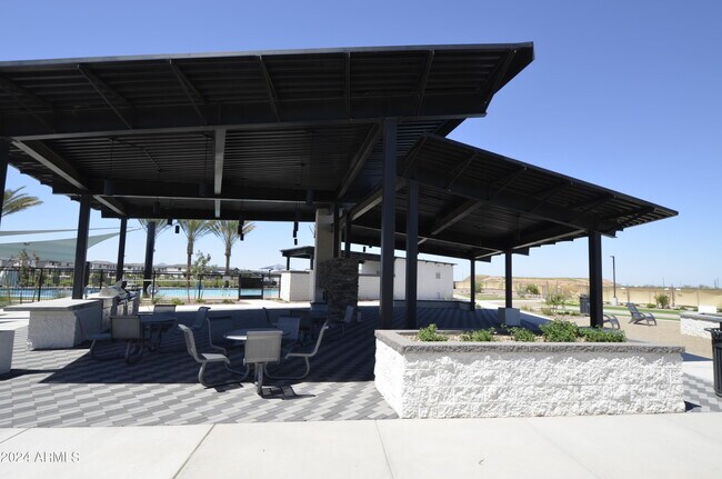 Building Photo - 1306 W Sparrow Dr