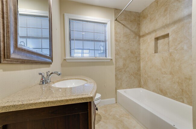 Building Photo - 236 W 31st St