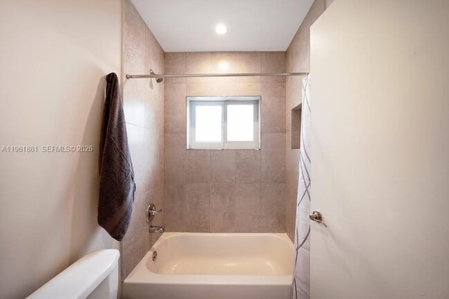 Building Photo - 970 SW 9th St