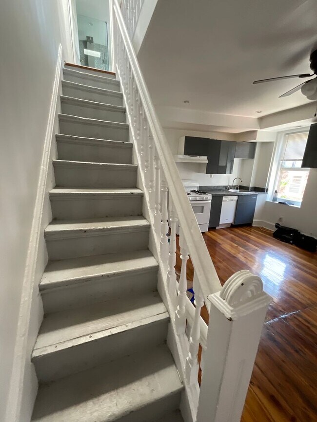 Building Photo - 624 Catharine Street