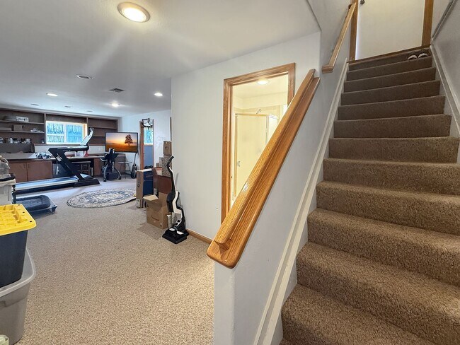 Building Photo - $0 DEPOSIT OPTION. SPACIOUS 4-BEDROOM CENT...
