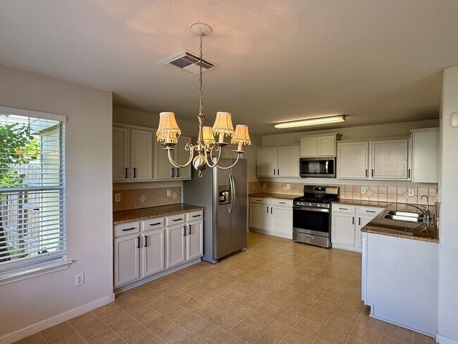 Building Photo - 21315 Bella Mountain Dr