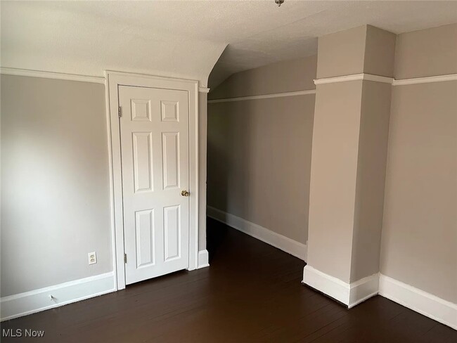 Building Photo - 12818 Beachwood Ave