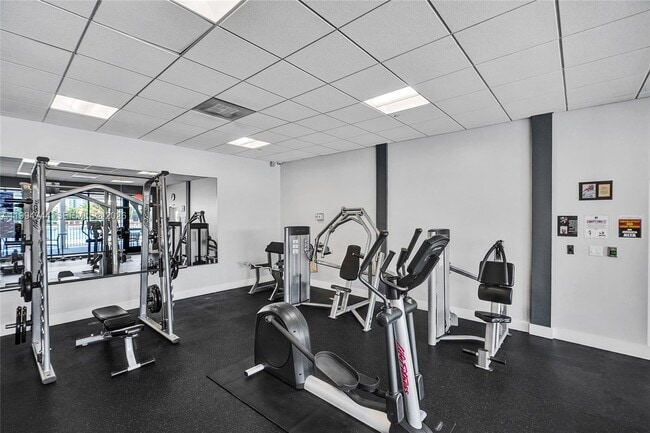 Building Photo - 3625 N Country Club Dr