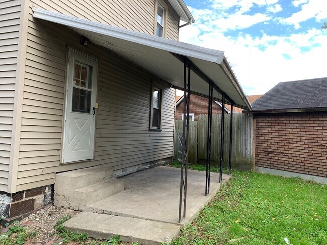 Building Photo - 1324 Salt Springs Rd