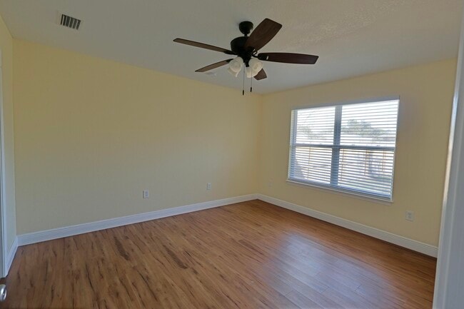 Building Photo - 2168 Paloma St