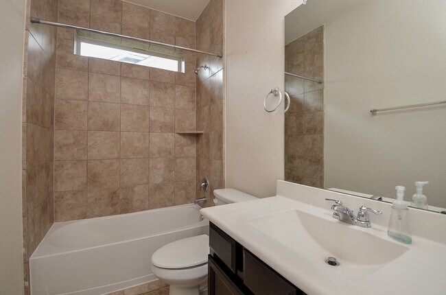 Building Photo - 2227 Leonetti Ln
