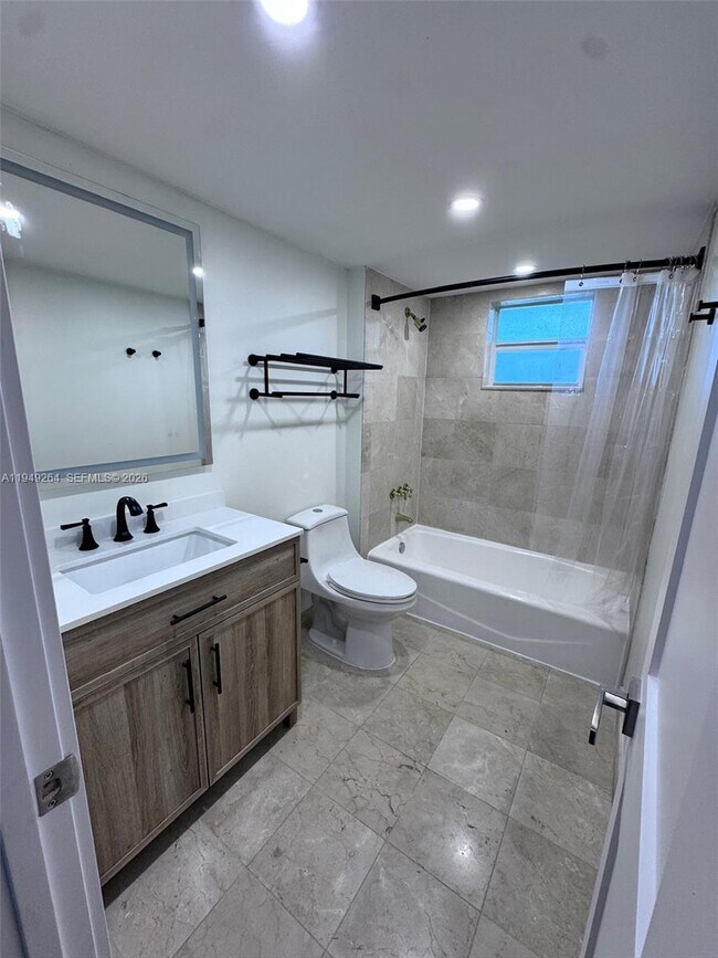 Building Photo - 100 Edgewater Dr