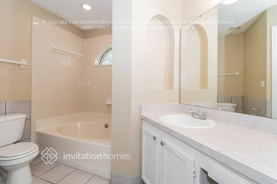 Building Photo - 724 Putters Green Way S