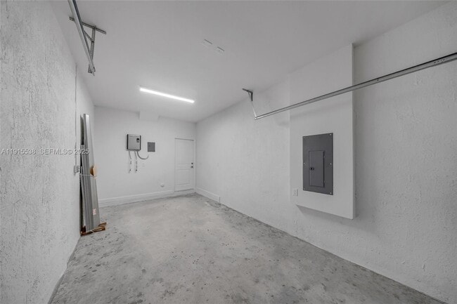 Building Photo - 2751 SE 25th Ave