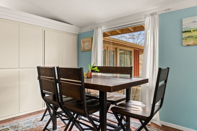Building Photo - Furnished 3 Bedroom Lakewood Home with Lake View