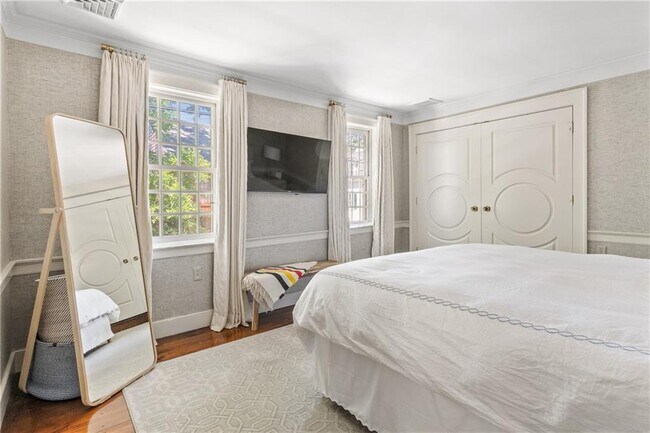 Building Photo - 35 2nd St
