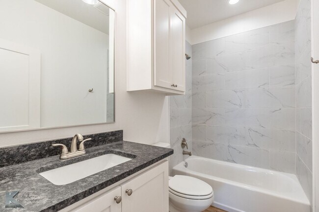 Building Photo - NEWER CONSTRUCTION! 3 bedroom, 2 bath, 2 car garage