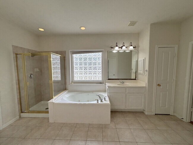 Building Photo - 19538 Piney Lake Dr