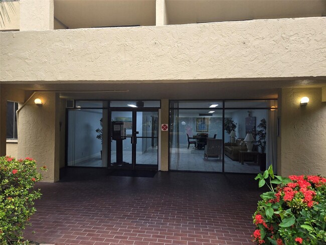 Building Photo - 733 SE 1st Way