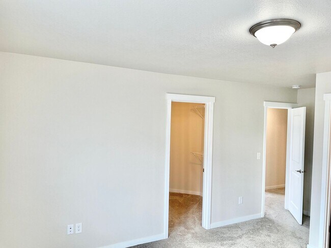 Building Photo - 5829 Spring Breeze Dr