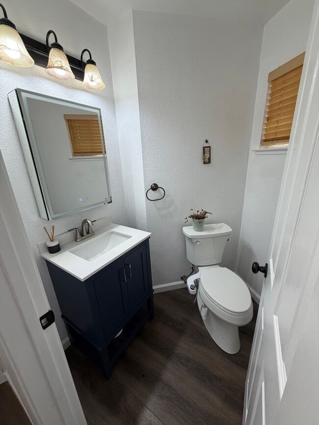 Building Photo - Pleasanton Sienna by Signature Townhouse 2 bed/2.5 bath, New Paint, new appliances, near downtown...