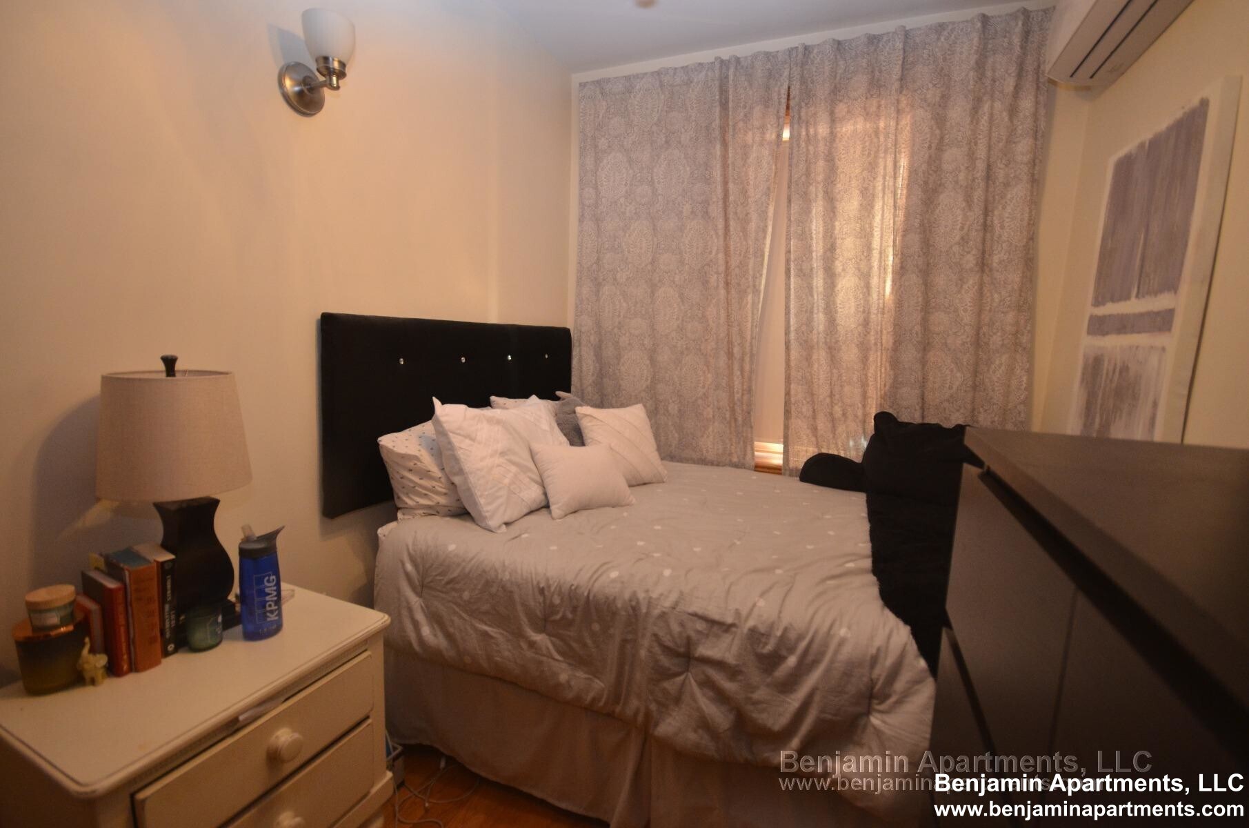 Building Photo - 137 Charles St