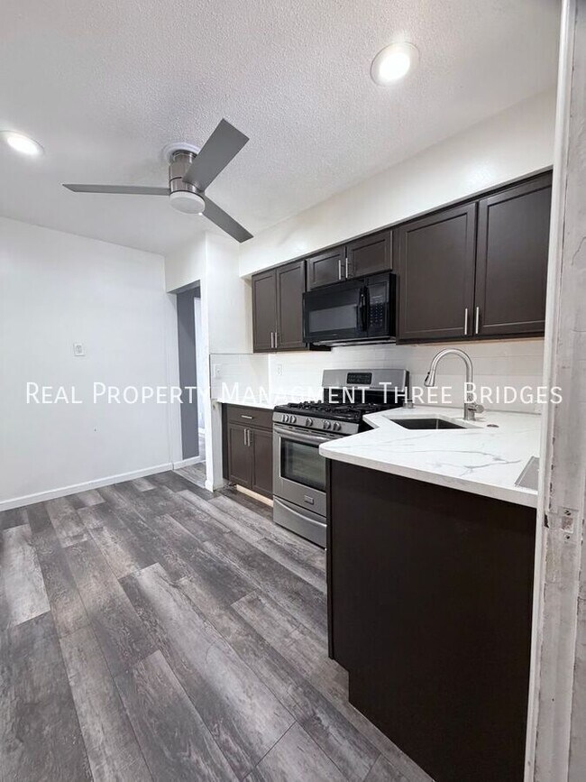 Building Photo - 35 S Barat Ave