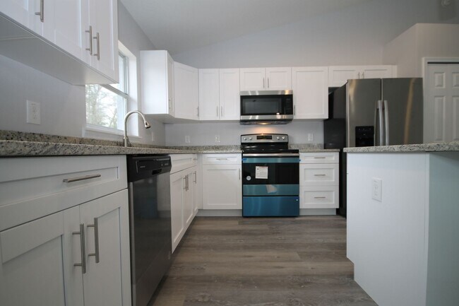 Building Photo - GORGEOUS 3 Bedroom, 2 Bathroom Home in Dun...