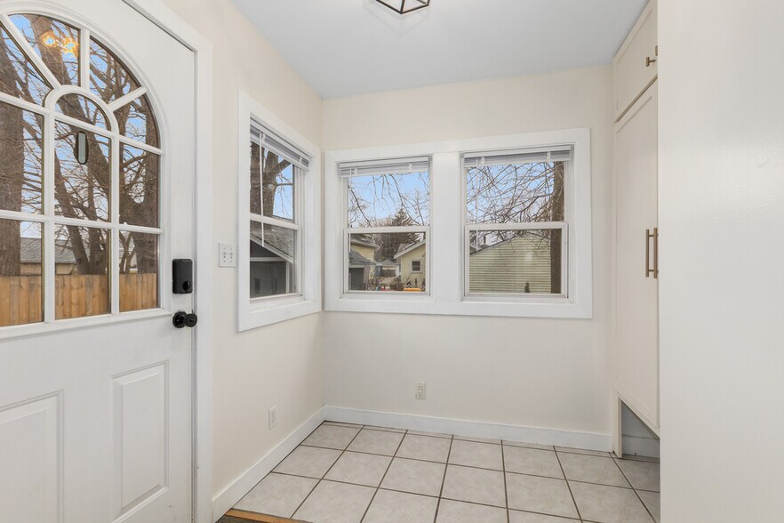 Building Photo - 1349 Portland Ave NE