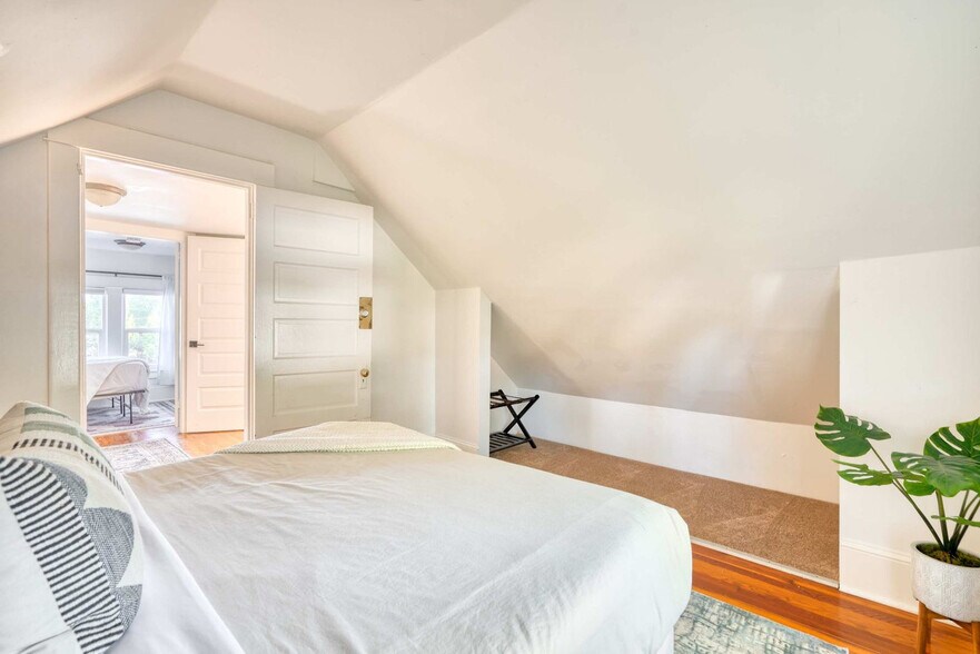 Building Photo - 4500 NE Garfield Ave.