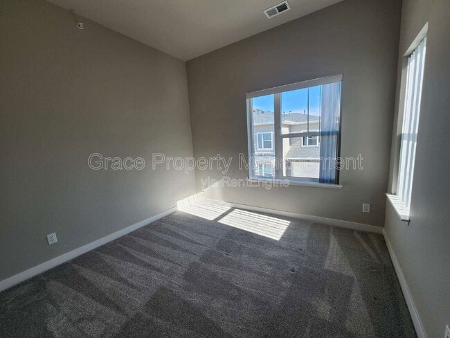 Building Photo - 305 High Point Dr