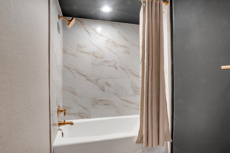 Building Photo - 121 W Hall St