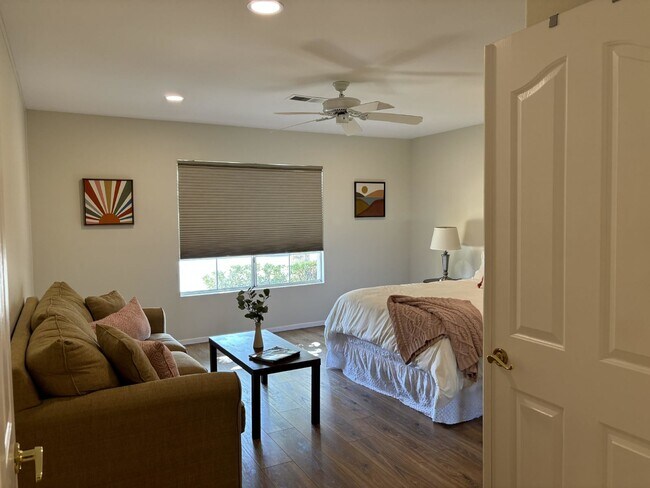 Building Photo - Furnished or Not! Gated, 3 Bedrooms, pool/spa