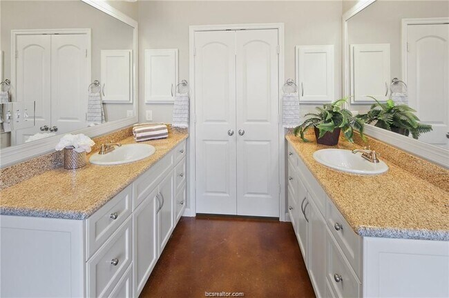 Building Photo - 4289 Hollow Stone Dr