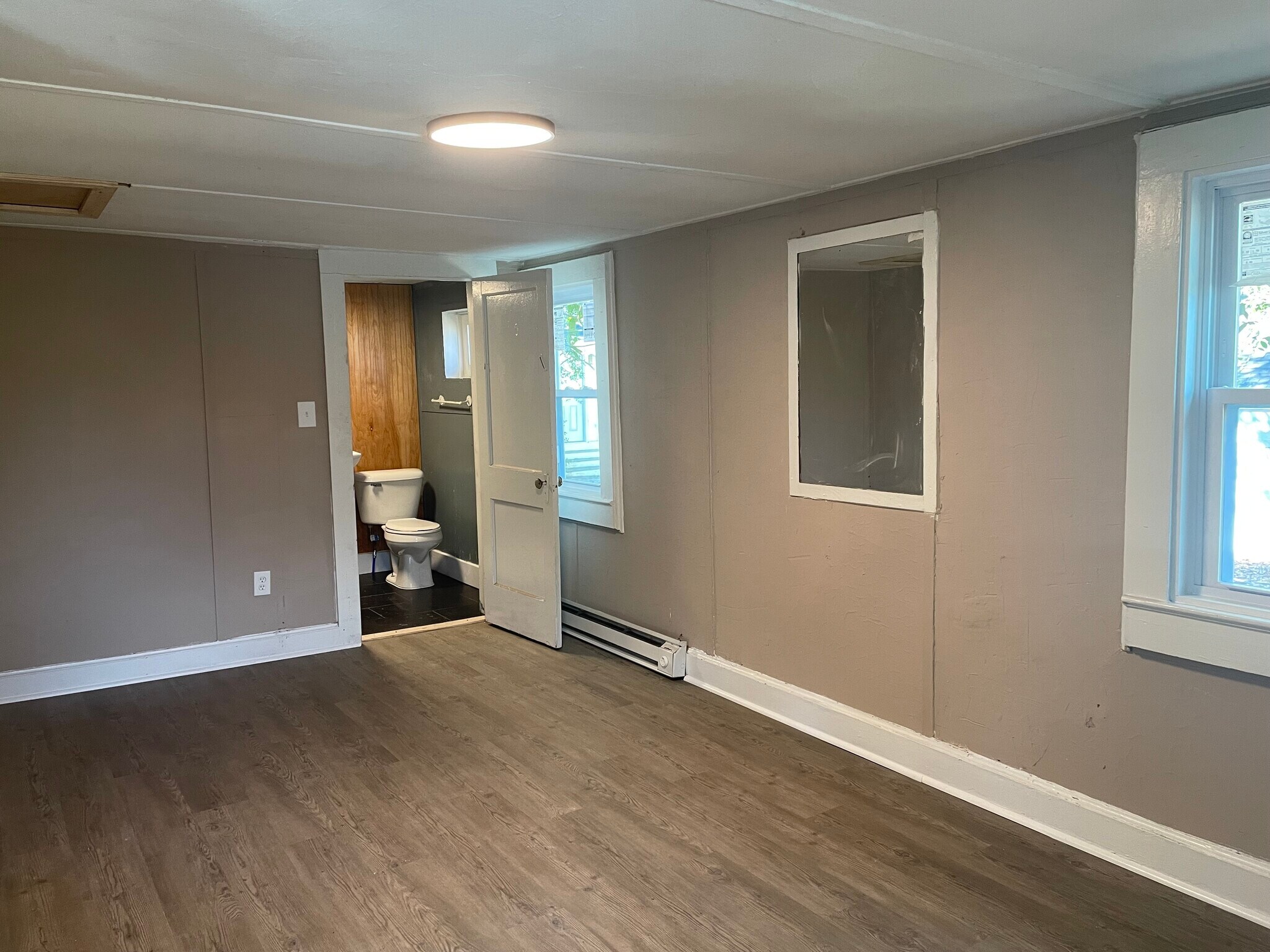 Building Photo - 2053 Monroe St