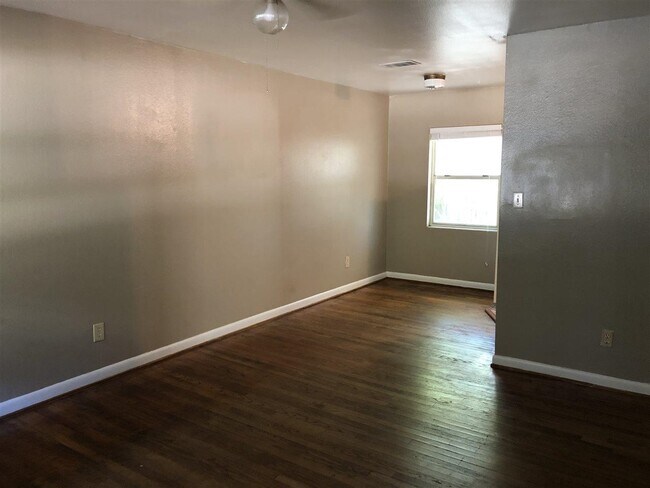 Building Photo - 1811 Atkamire Dr