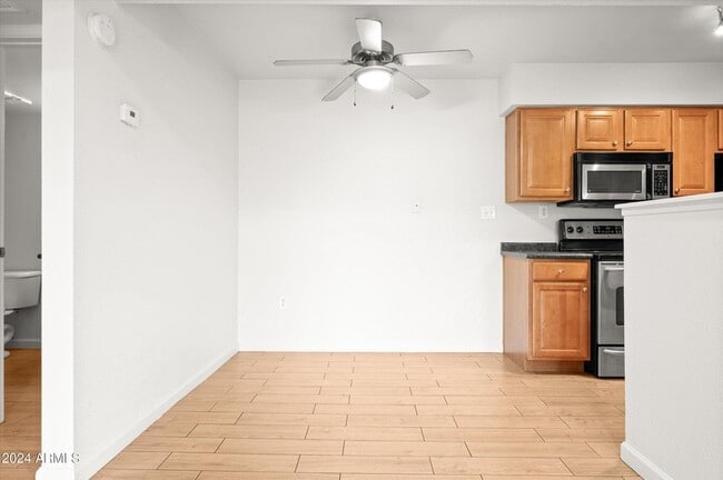 Building Photo - 5877 N Granite Reef Rd