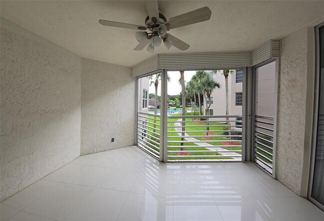 Building Photo - 1830 Sabal Palm Dr