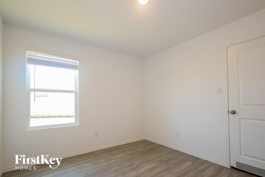 Building Photo - 1702 Morse Way