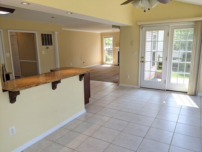 Building Photo - 403 McClellan Dr