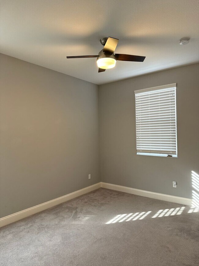 Building Photo - 4 Bed 3 Bath $75k in Upgrades!!!!