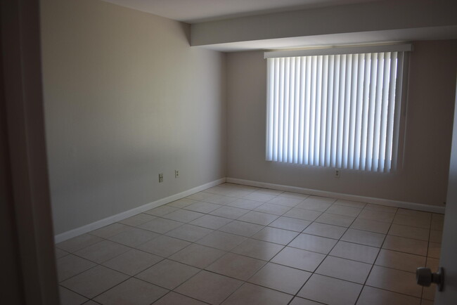 Building Photo - 248 SW Cherryhill Rd