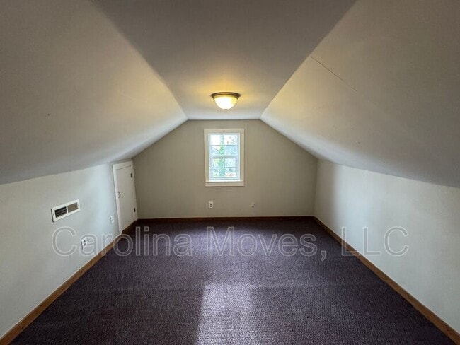 Building Photo - 101 S 7th St